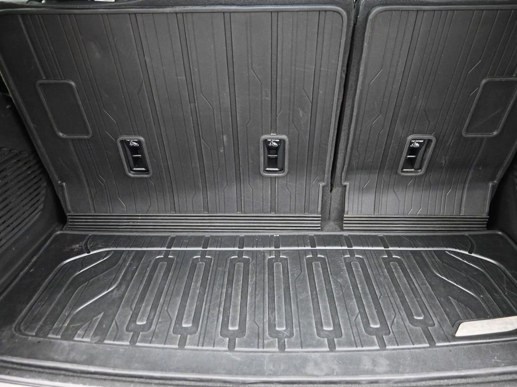 Used 2025 GMC Yukon Denali w/ LPO, Floor Liner Package image 10
