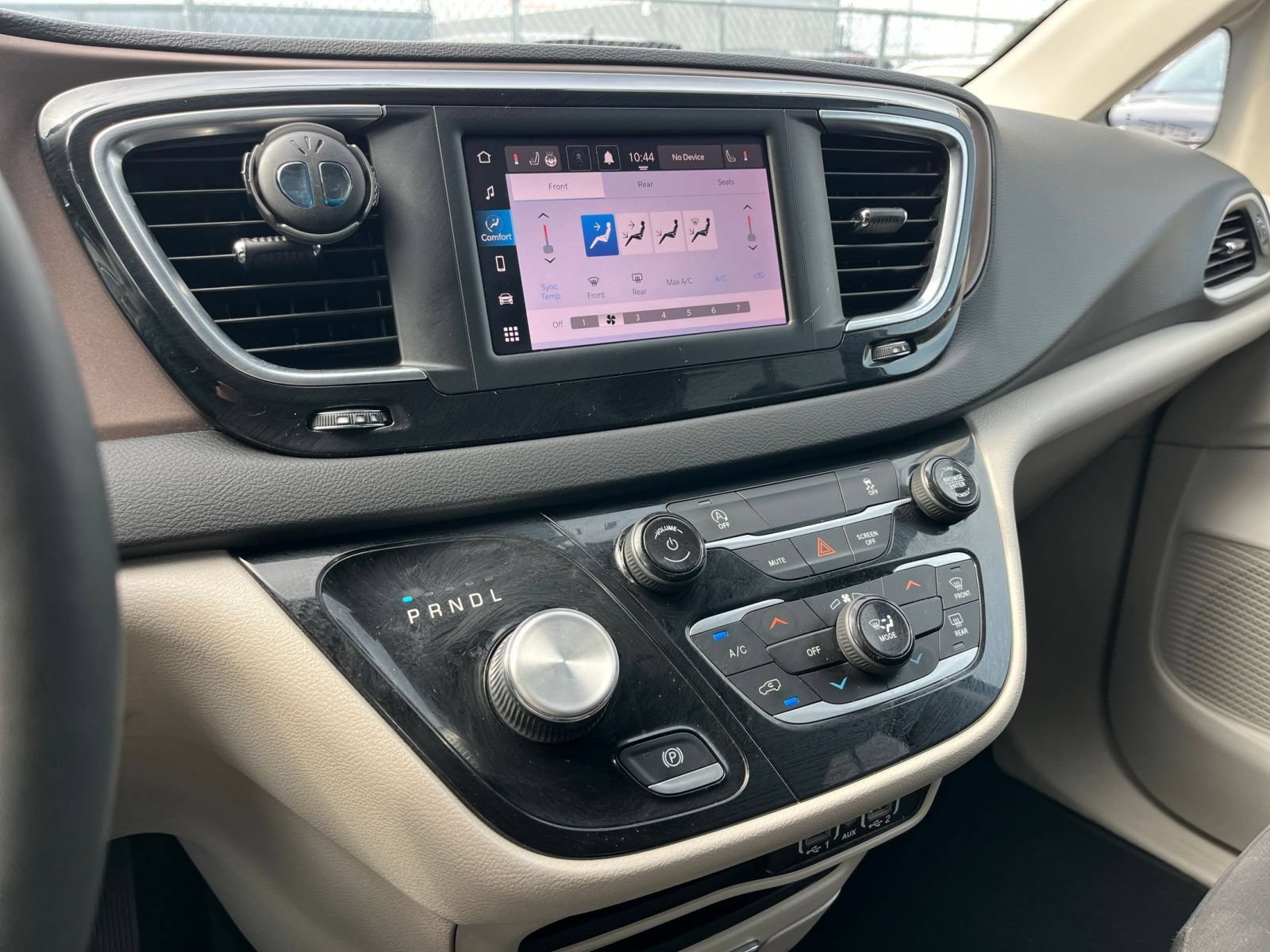 Used 2024 Chrysler Voyager LX FWD image 19