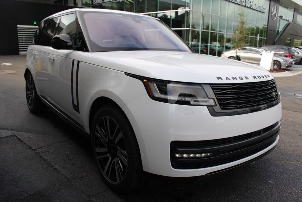 Used 2023 Land Rover Range Rover SE image 4