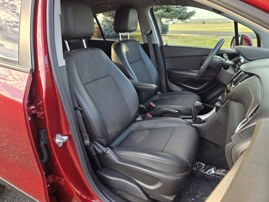 Used 2022 Chevrolet Trax LT w/ LT Convenience Package image 22