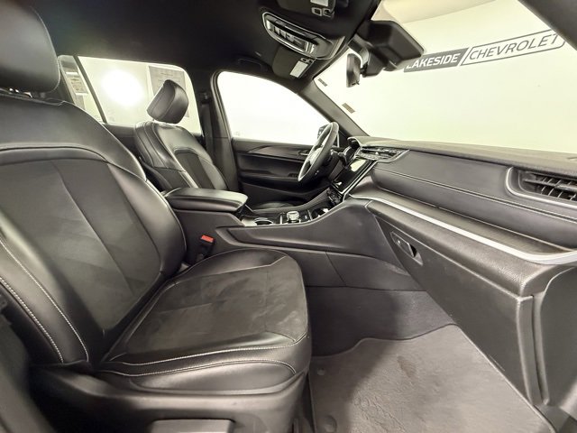 Used 2024 Jeep Grand Cherokee L Altitude image 17