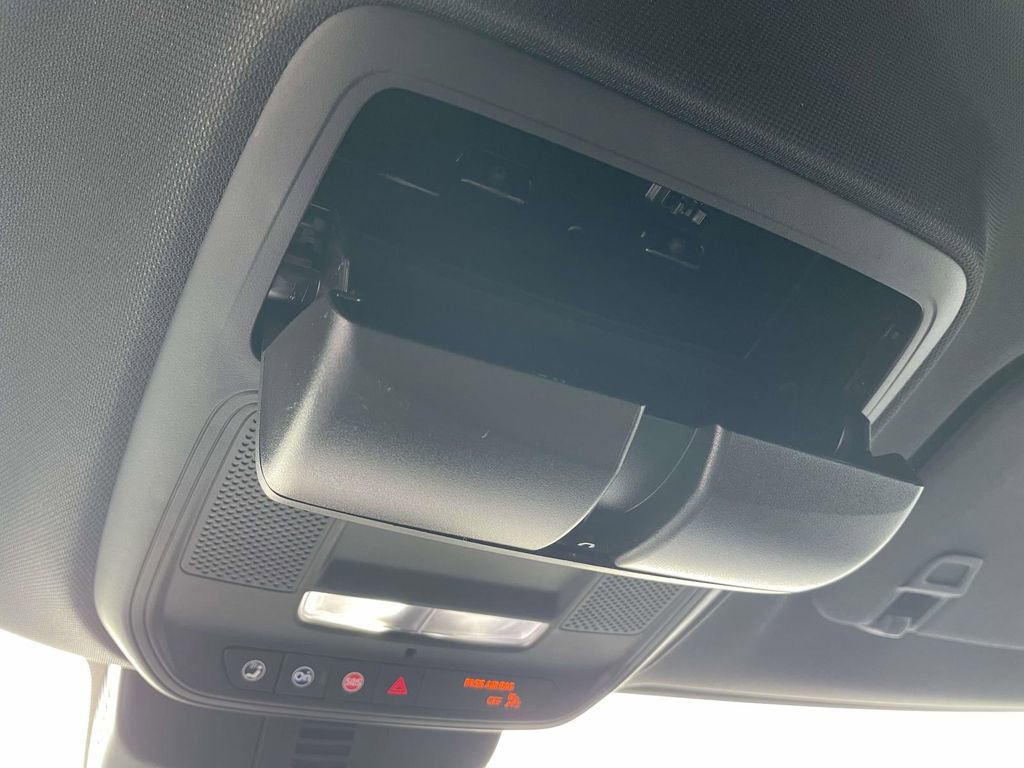 Used 2025 Chevrolet Traverse LT FWD image 26