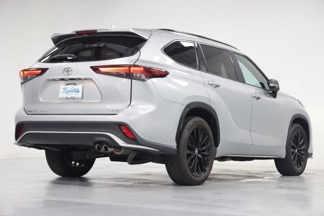 Used 2024 Toyota Highlander XSE FWD image 15