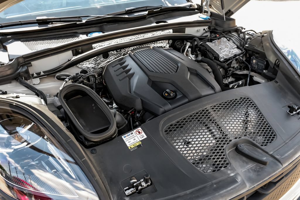 Used 2024 Porsche Macan AWD/4WD image 53