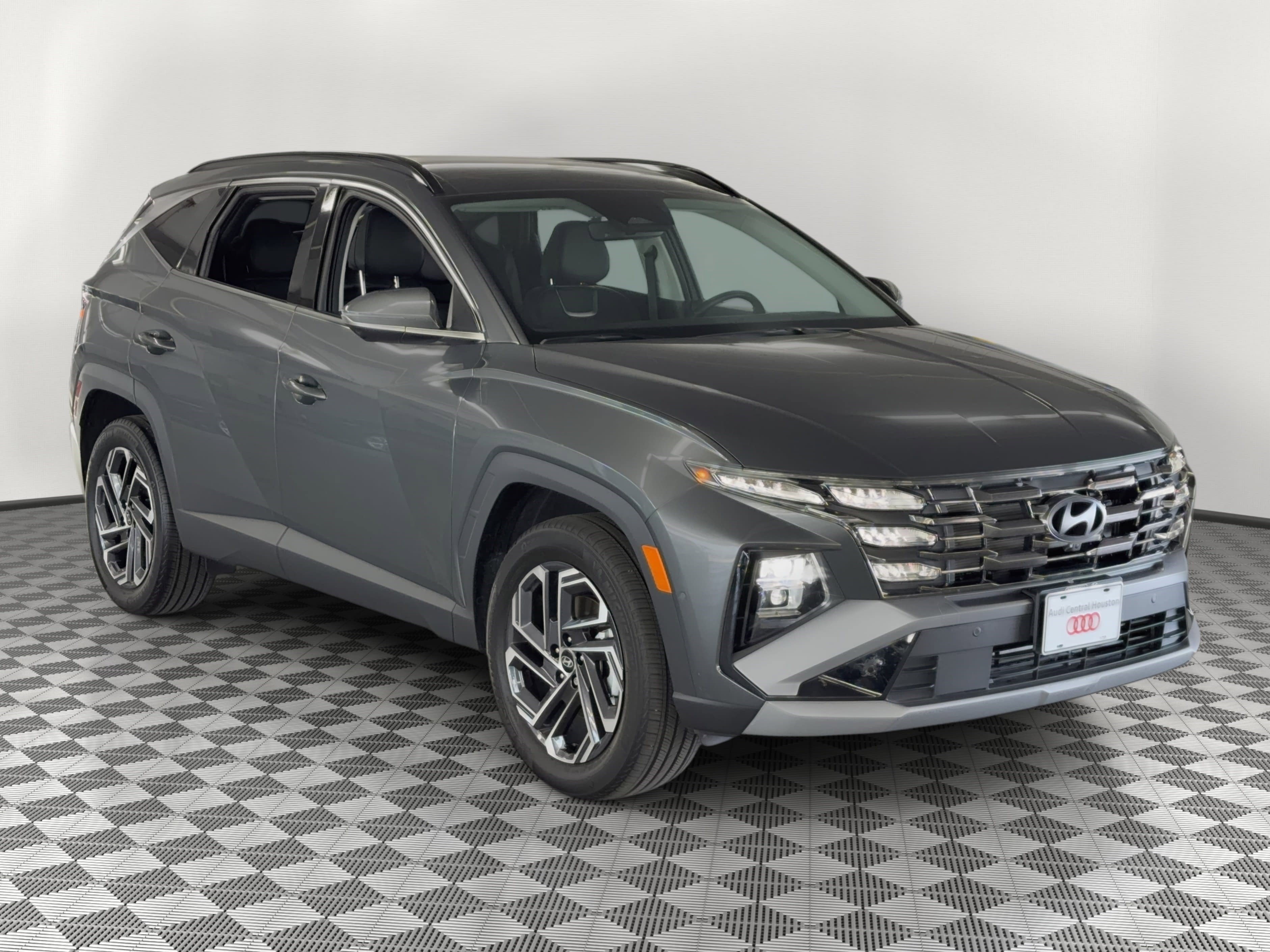 Used 2025 Hyundai Tucson Limited image 7