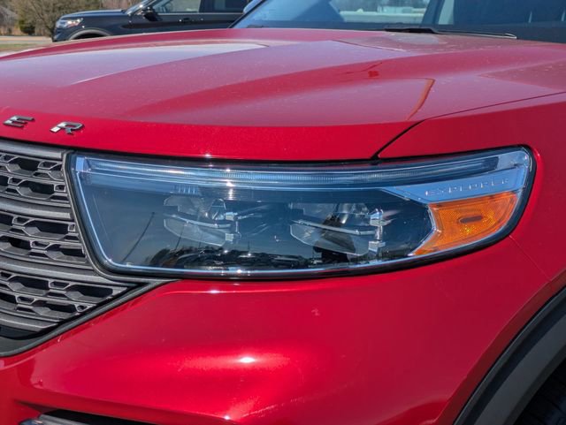 Used 2022 Ford Explorer XLT w/ Equipment Group 202A image 9