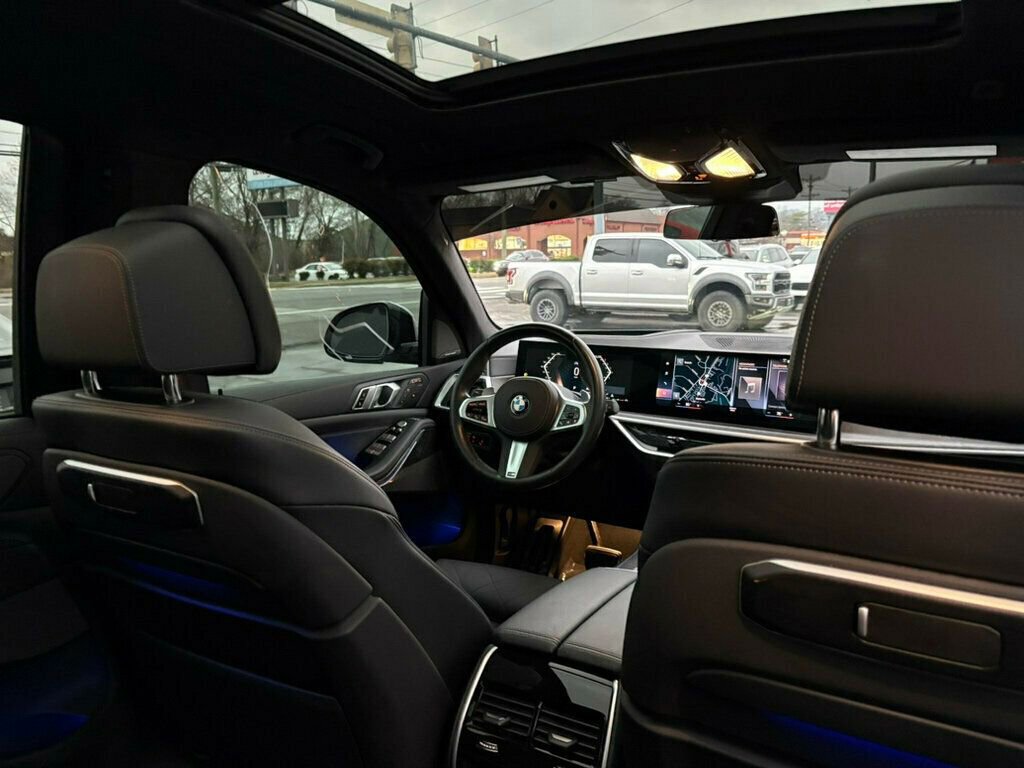 Used 2023 BMW X7 xDrive40i w/ M Sport Package image 23
