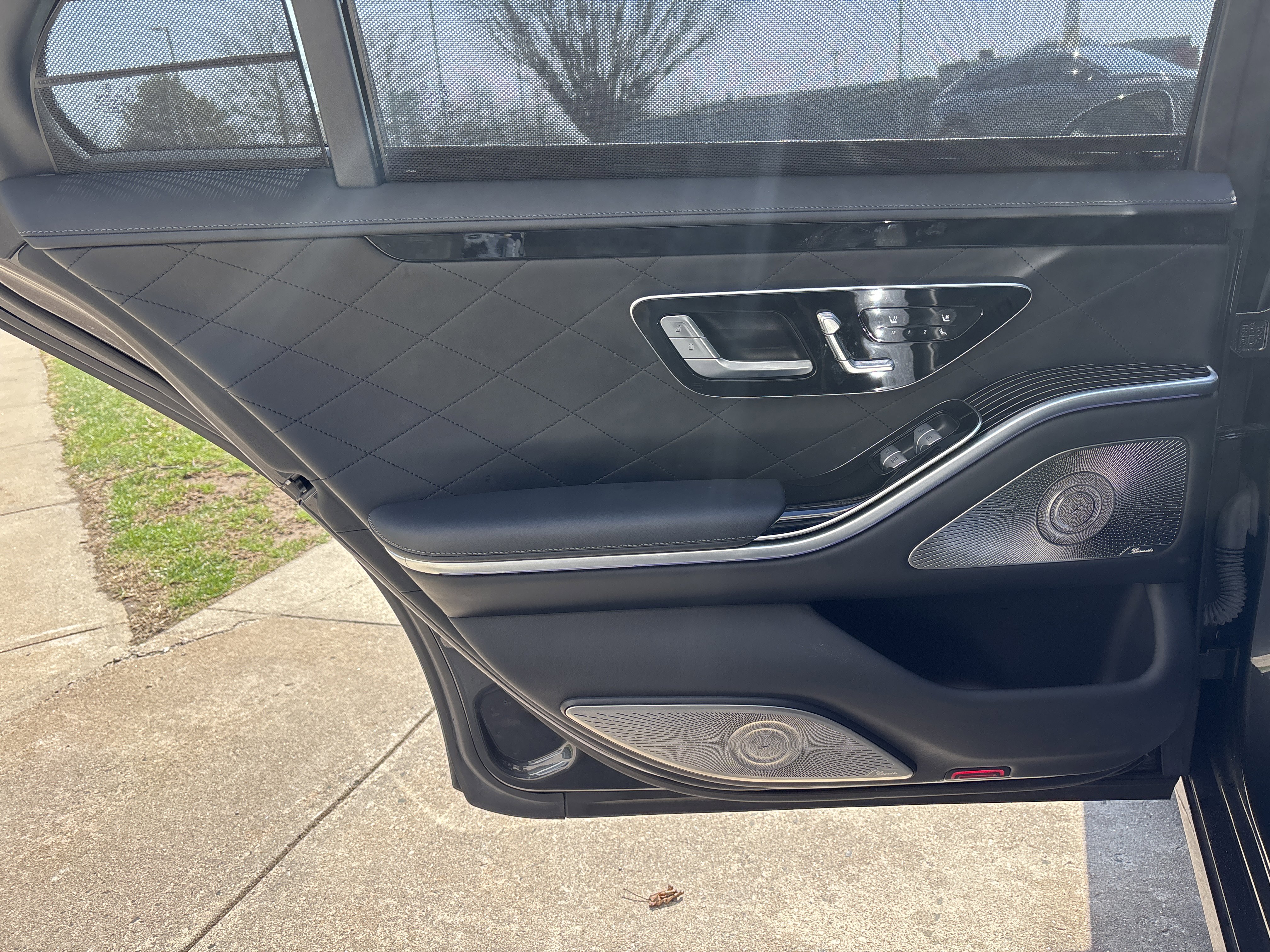 Used 2022 Mercedes-Benz S 580 4MATIC Sedan w/ Rear Seat Package image 31