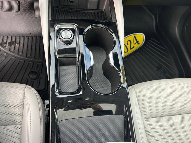 Used 2024 Buick Envision Avenir image 17