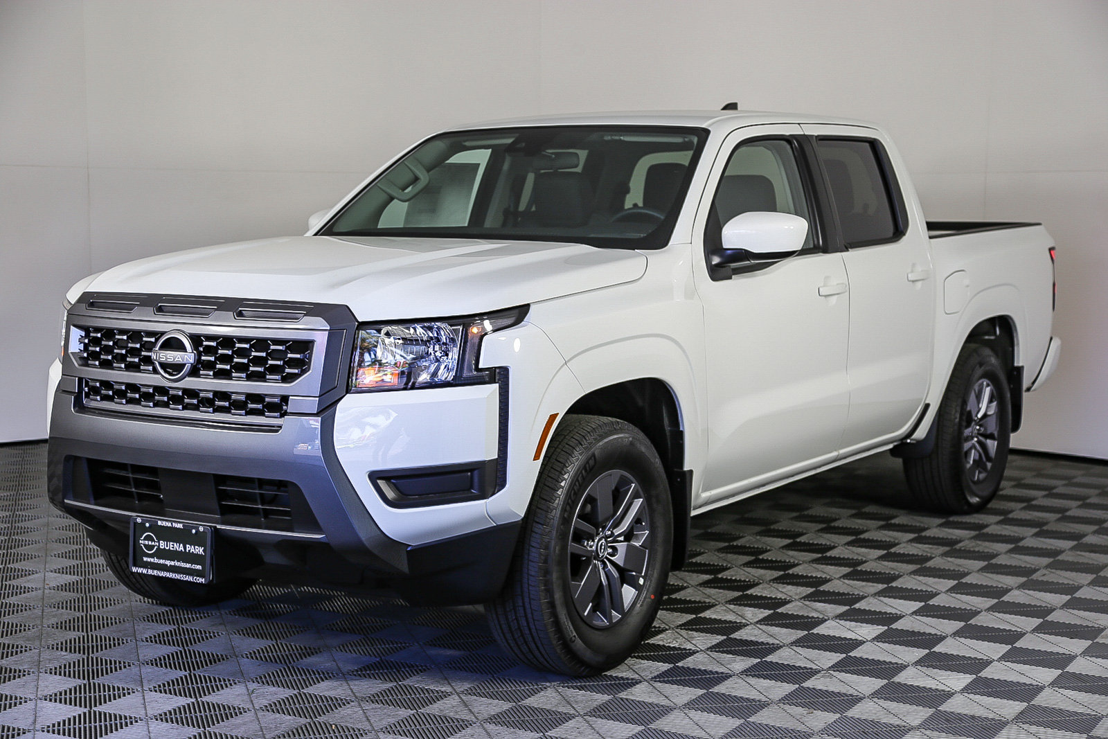 Used 2025 Nissan Frontier SV RWD image 5