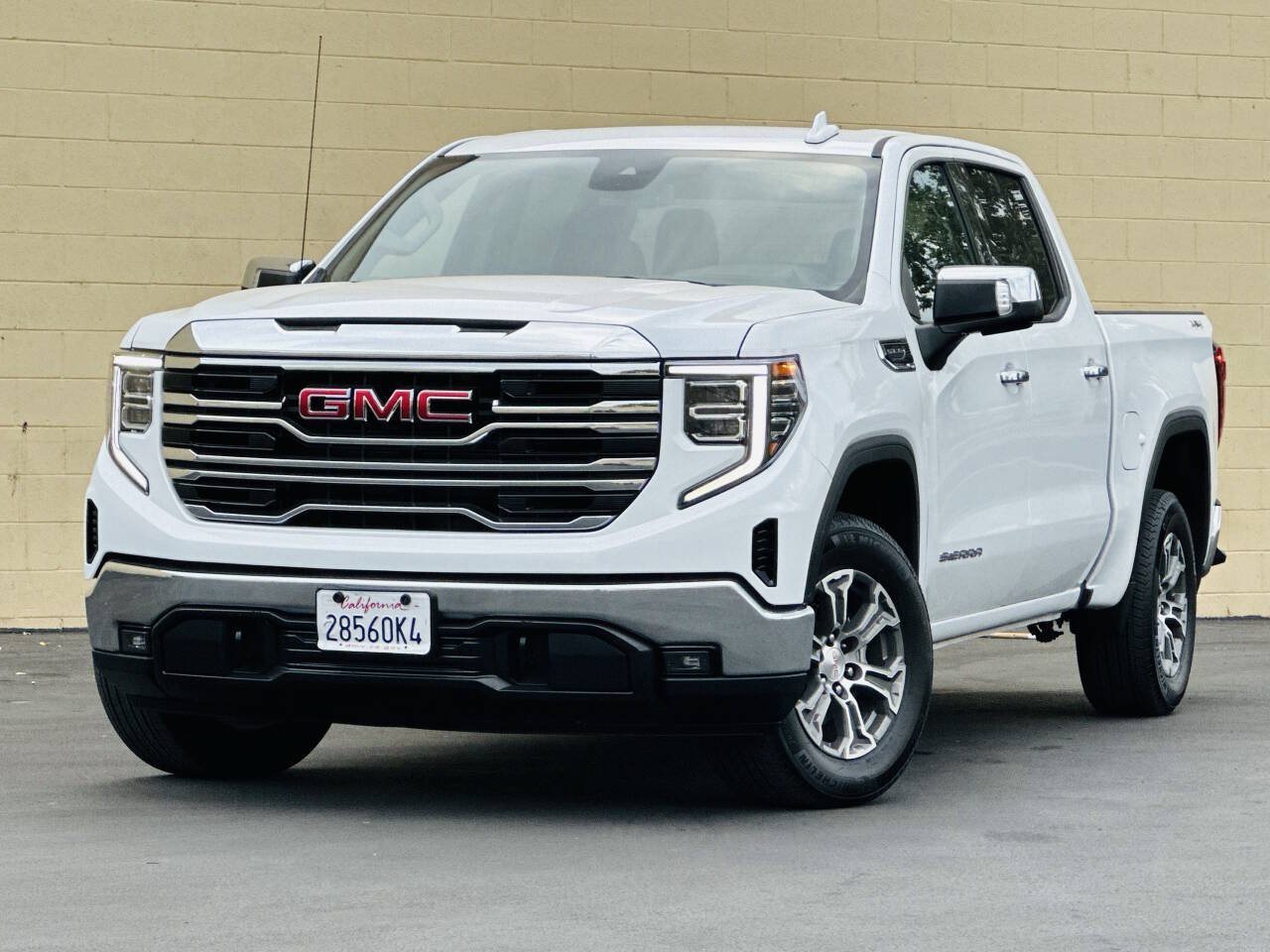 Used 2026 GMC Sierra 1500 SLT AWD/4WD image 3