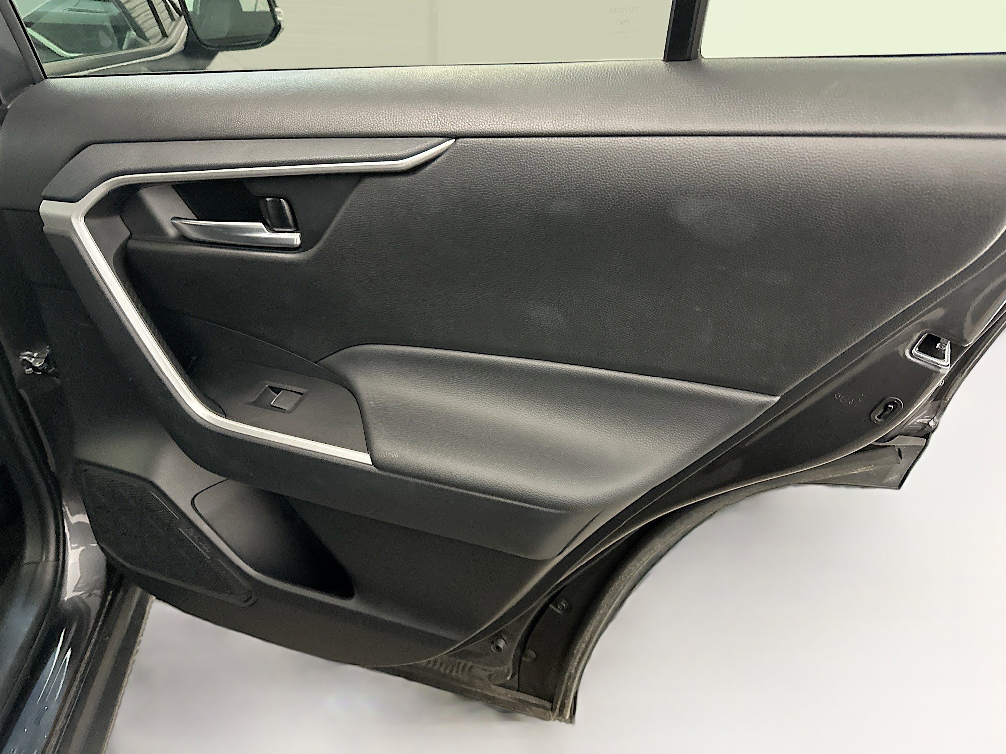 Used 2025 Toyota RAV4 XLE image 31