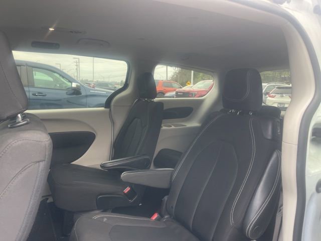 Used 2023 Chrysler Voyager LX image 16