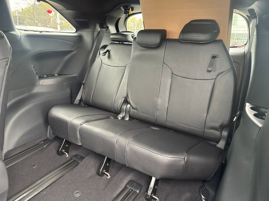 New 2026 Toyota Sienna XLE Woodland Edition AWD/4WD image 17