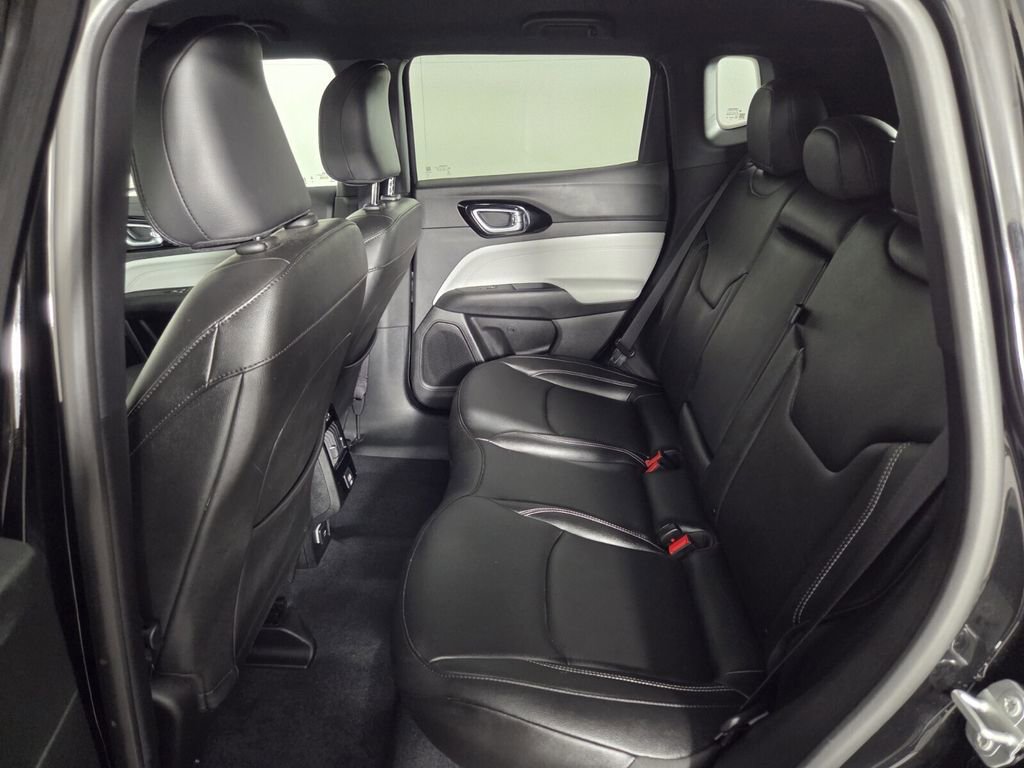 Certified 2025 Jeep Compass Limited image 25