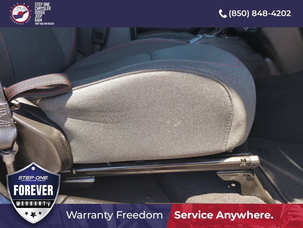 Used 2025 Jeep Wrangler Unlimited Rubicon w/ Convenience Group AWD/4WD image 35