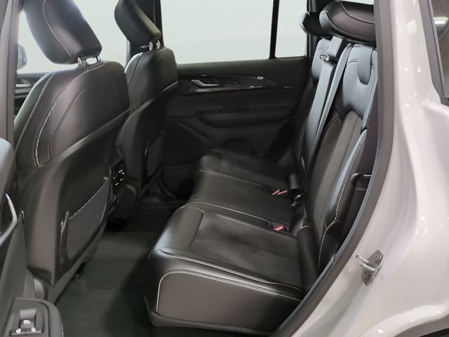 Used 2023 Jeep Grand Cherokee Altitude AWD/4WD image 16