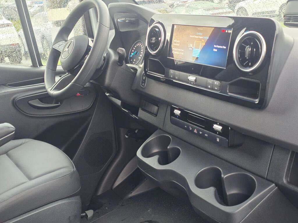 New 2025 Mercedes-Benz eSprinter 170 Cargo image 24