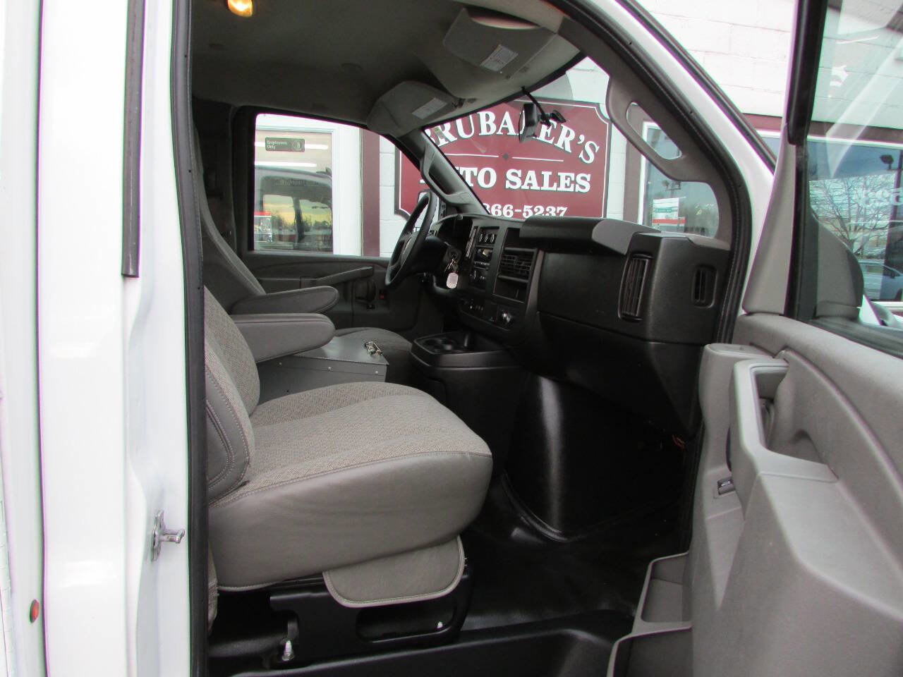 Used 2019 GMC Savana 3500 w/ Power Convenience Package RWD image 6