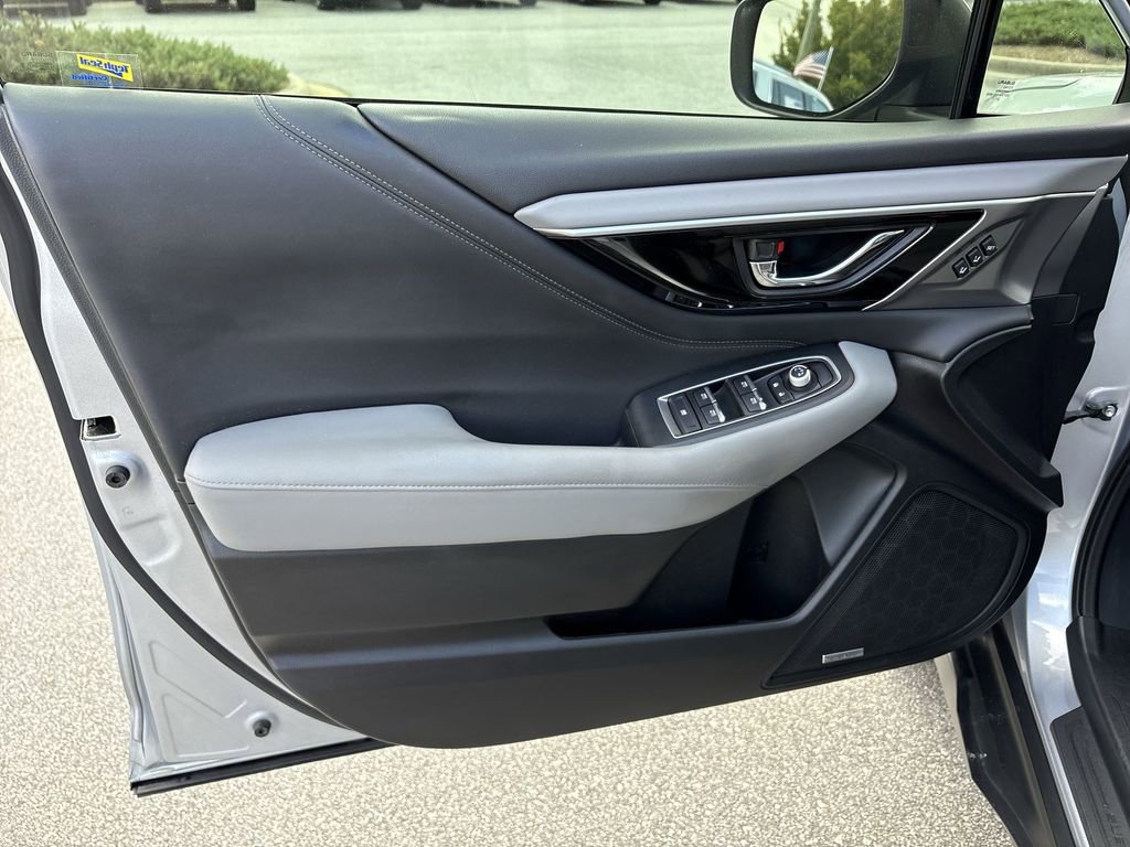 Used 2022 Subaru Outback Limited image 25