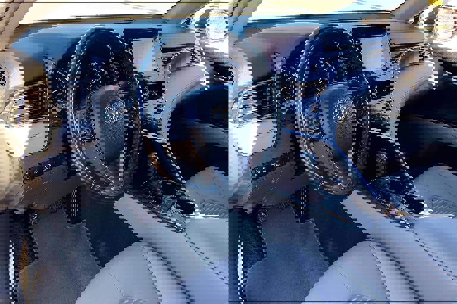 Used 2023 Toyota Camry SE image 16