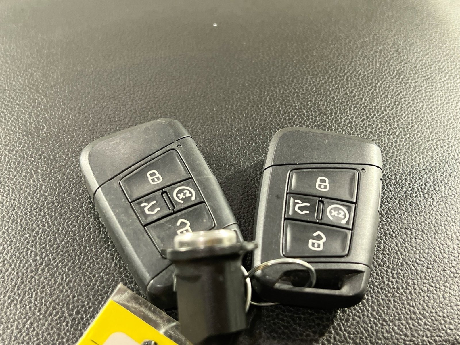 Used 2024 Volkswagen Tiguan SEL R-Line image 30