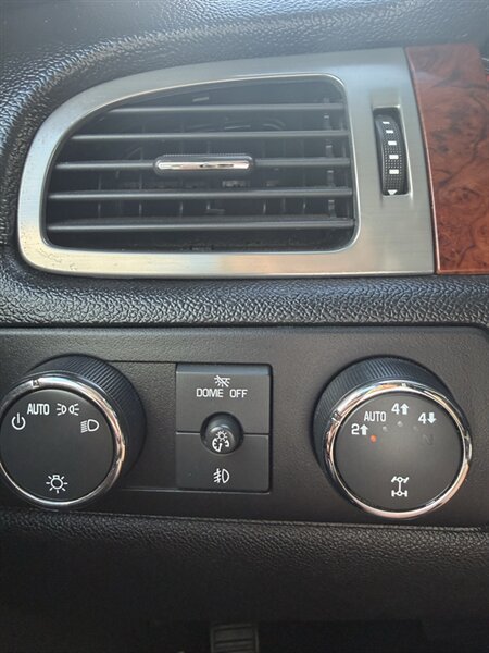 Used 2009 Chevrolet Avalanche LTZ AWD/4WD image 22