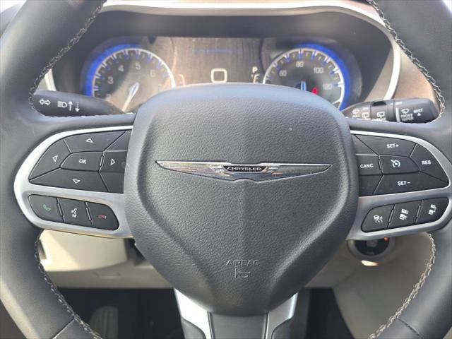 Certified 2024 Chrysler Pacifica Touring-L FWD image 34