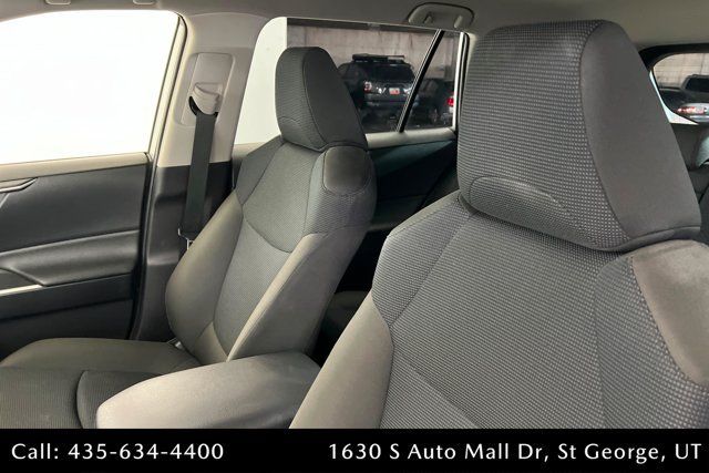 Used 2025 Toyota RAV4 LE AWD/4WD image 16