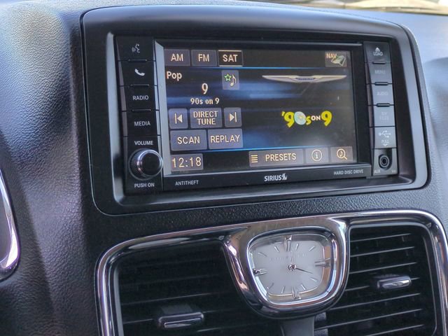 Used 2014 Chrysler Town & Country Touring-L w/ Driver Convenience Group image 14