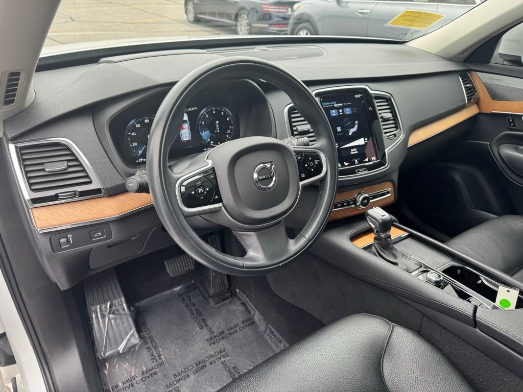 Used 2022 Volvo XC90 T6 Momentum w/ Advanced Package image 16