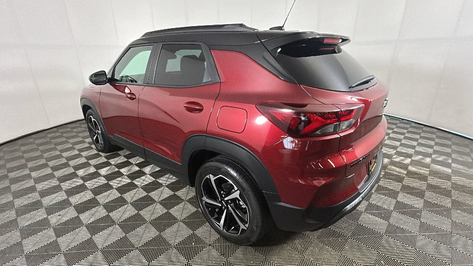 Used 2023 Chevrolet TrailBlazer RS w/ Sun and Liftgate Package FWD image 4