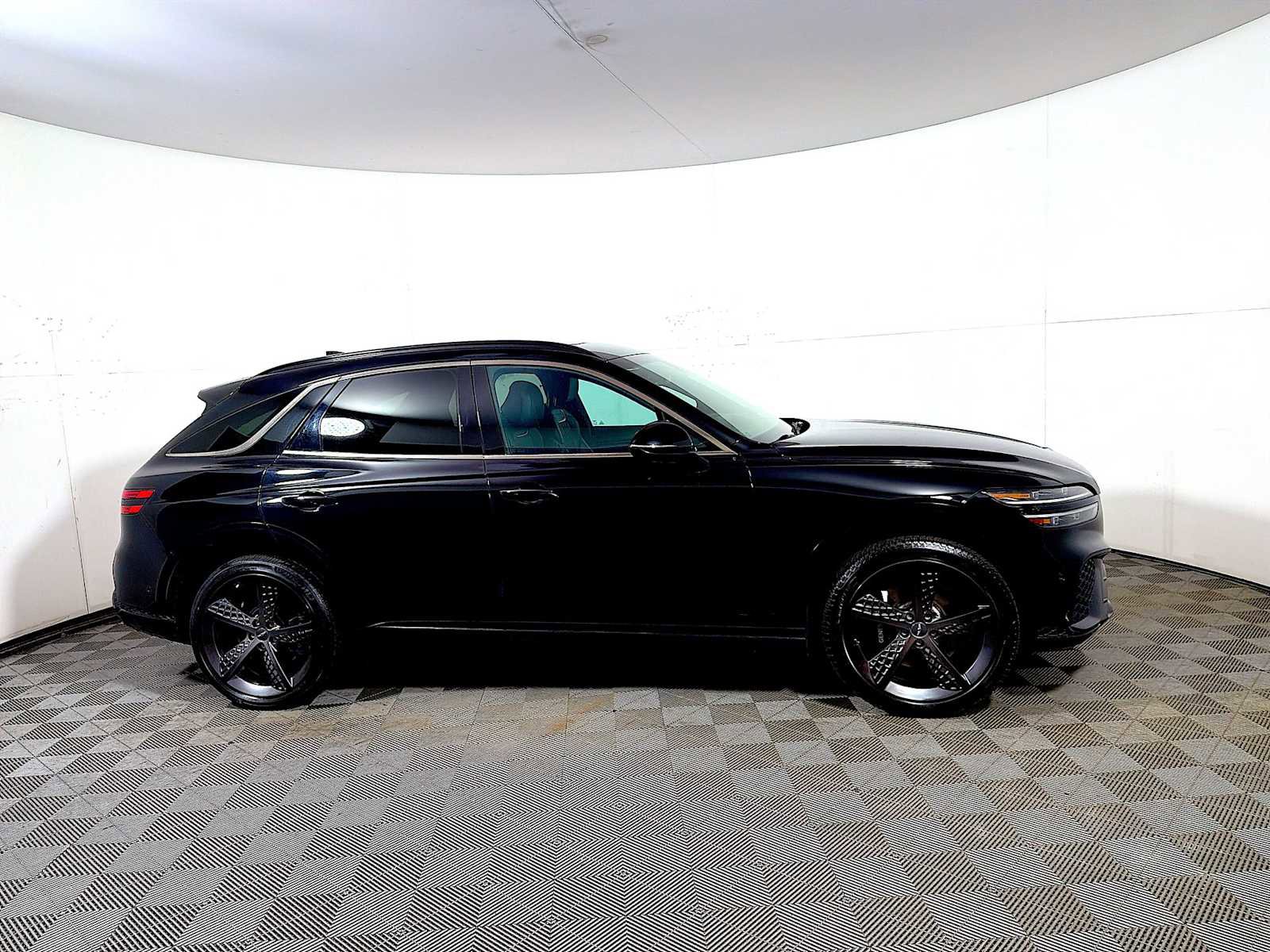 Used 2024 Genesis GV70 3.5T Sport w/ Sport Prestige Package AWD/4WD image 7