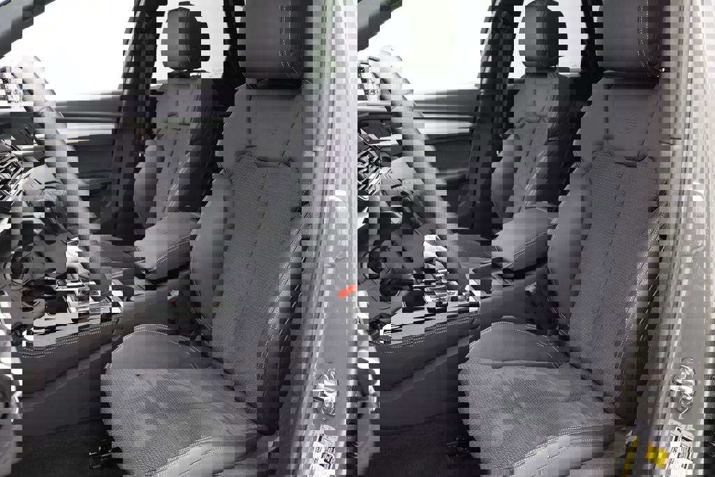 Used 2024 Audi Q5 e Premium Plus w/ Premium Plus Package image 15