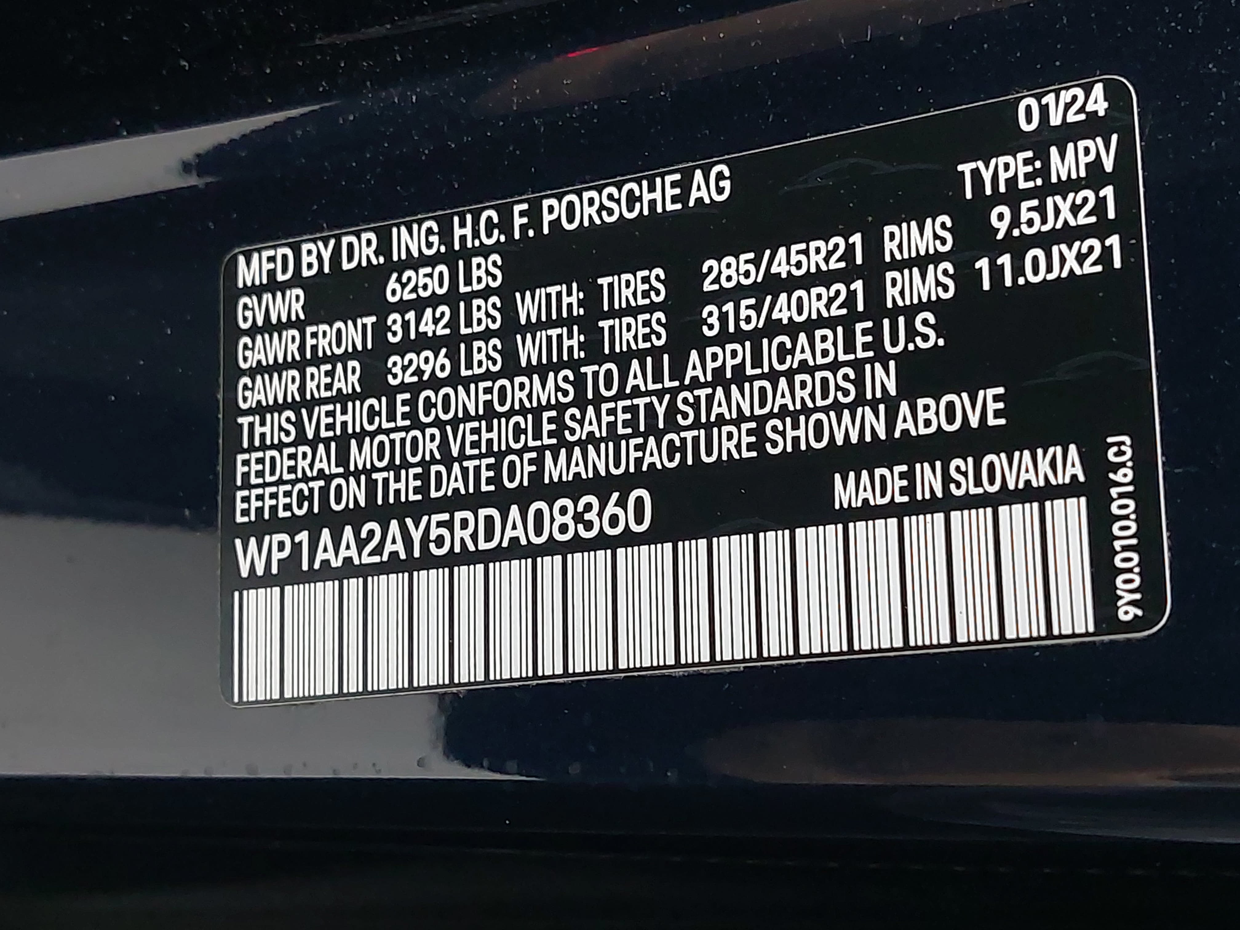 Certified 2024 Porsche Cayenne w/ Premium Package Plus (PFM) AWD/4WD image 37