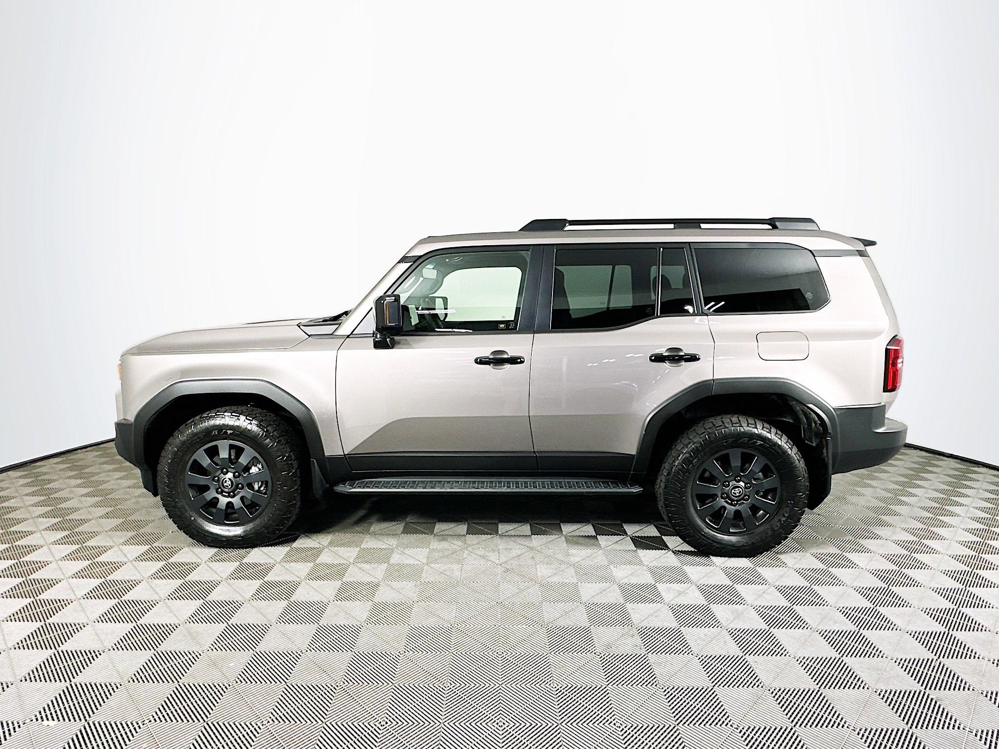 Used 2024 Toyota Land Cruiser image 4