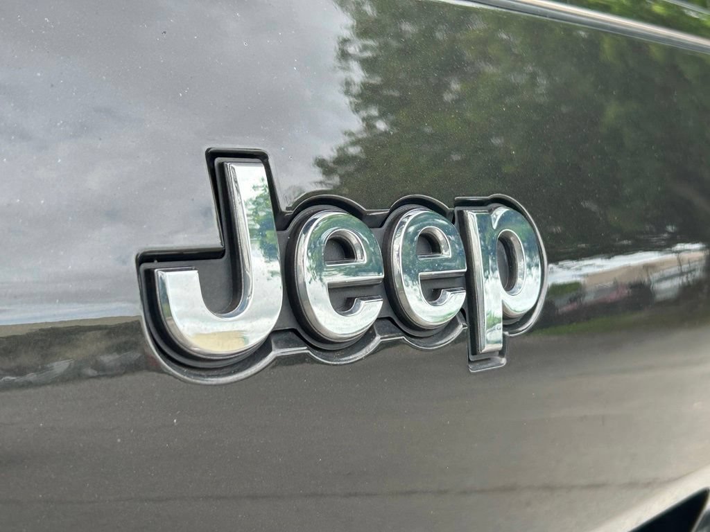 Used 2023 Jeep Grand Cherokee L Overland RWD image 40