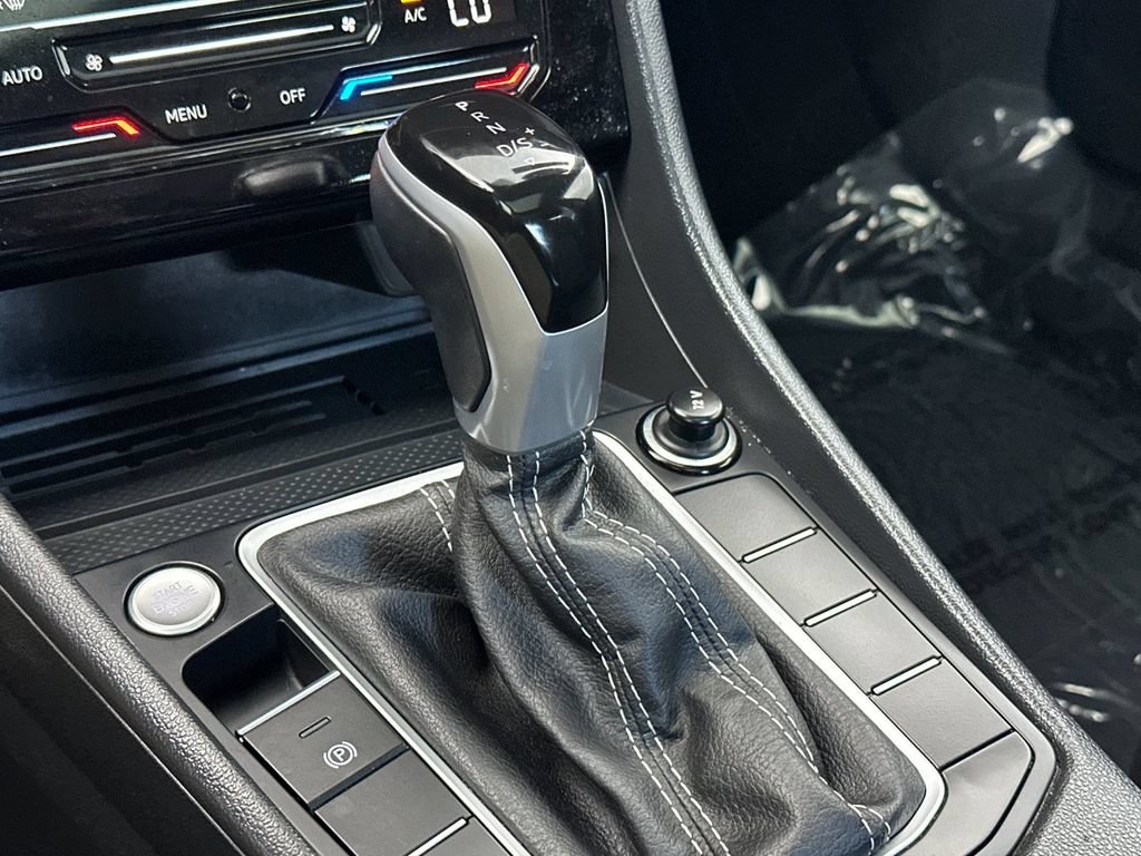Used 2025 Volkswagen Jetta SE FWD image 19