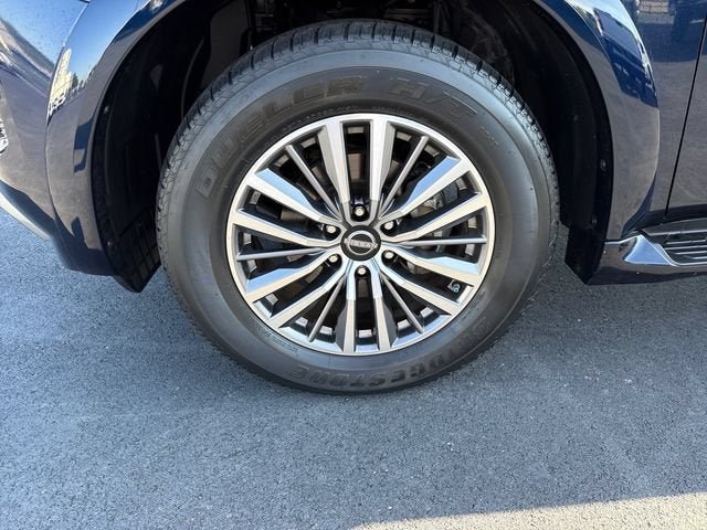 Used 2023 Nissan Armada SL w/ Captain's Chairs Package RWD image 9