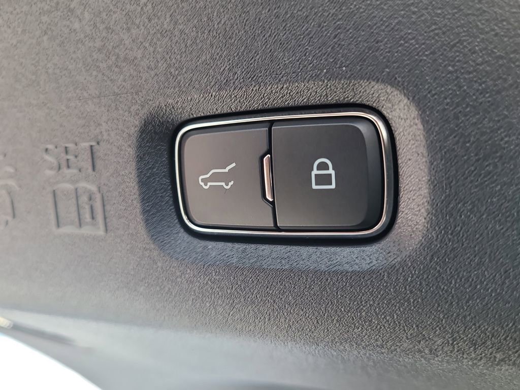 Used 2026 Lincoln Navigator Premiere AWD/4WD image 8