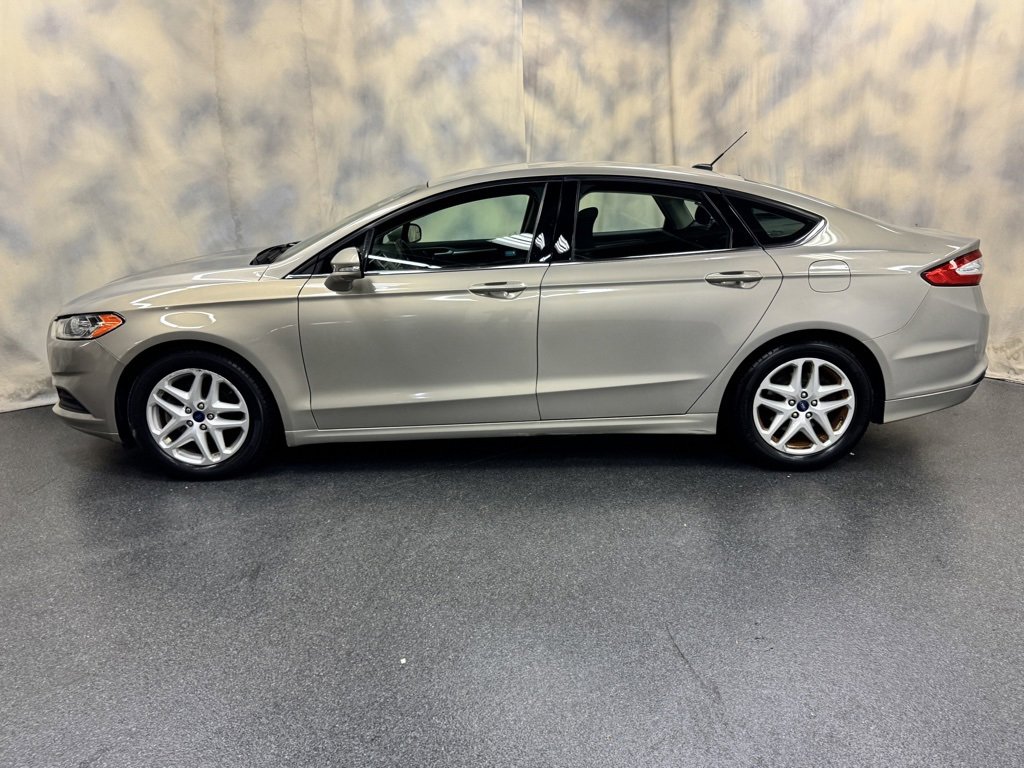 Used 2015 Ford Fusion SE image 3