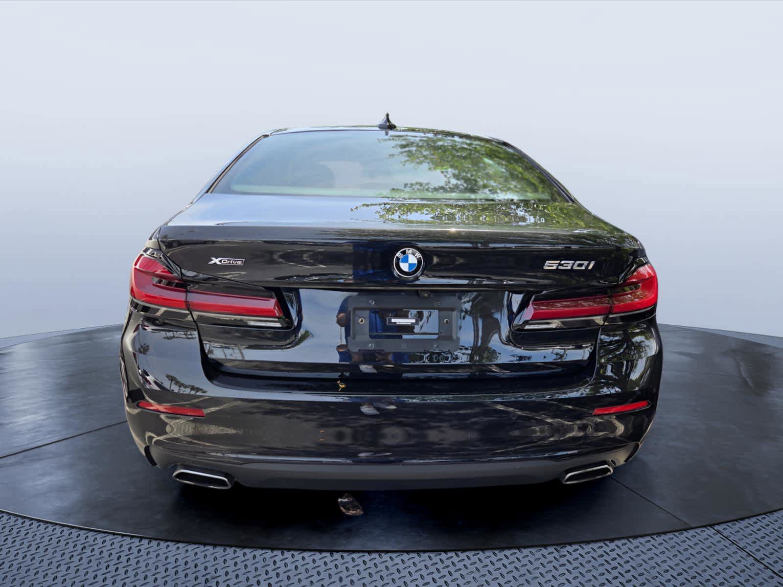 Certified 2023 BMW 530i xDrive w/ Premium Package AWD/4WD image 3