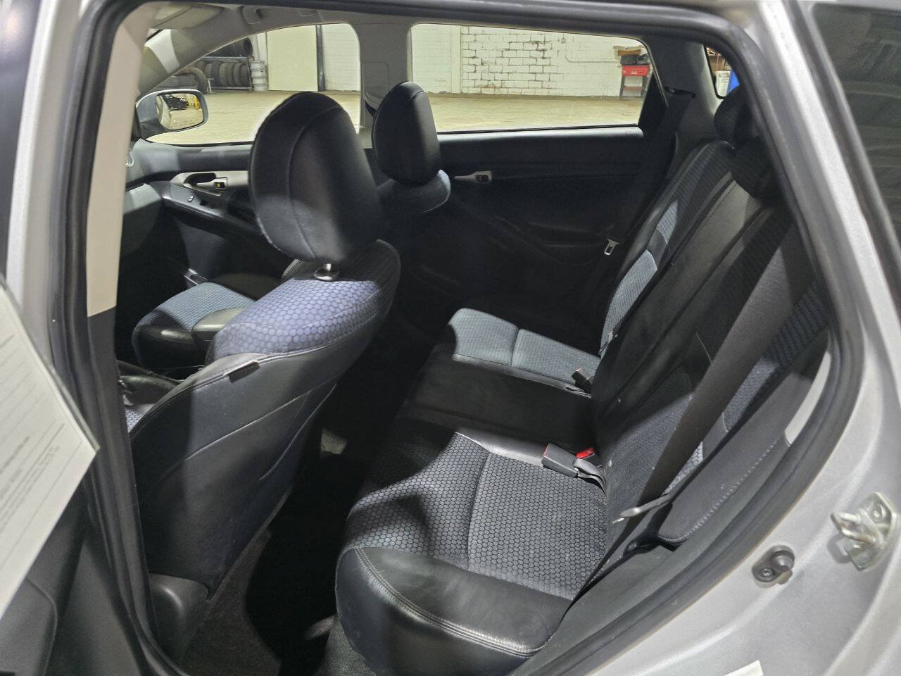 Used 2009 Pontiac Vibe GT FWD image 27