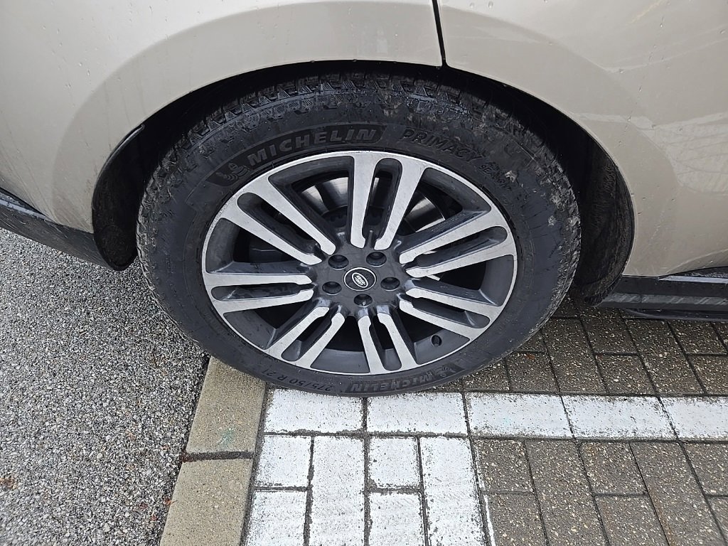 Used 2023 Land Rover Range Rover SE image 12