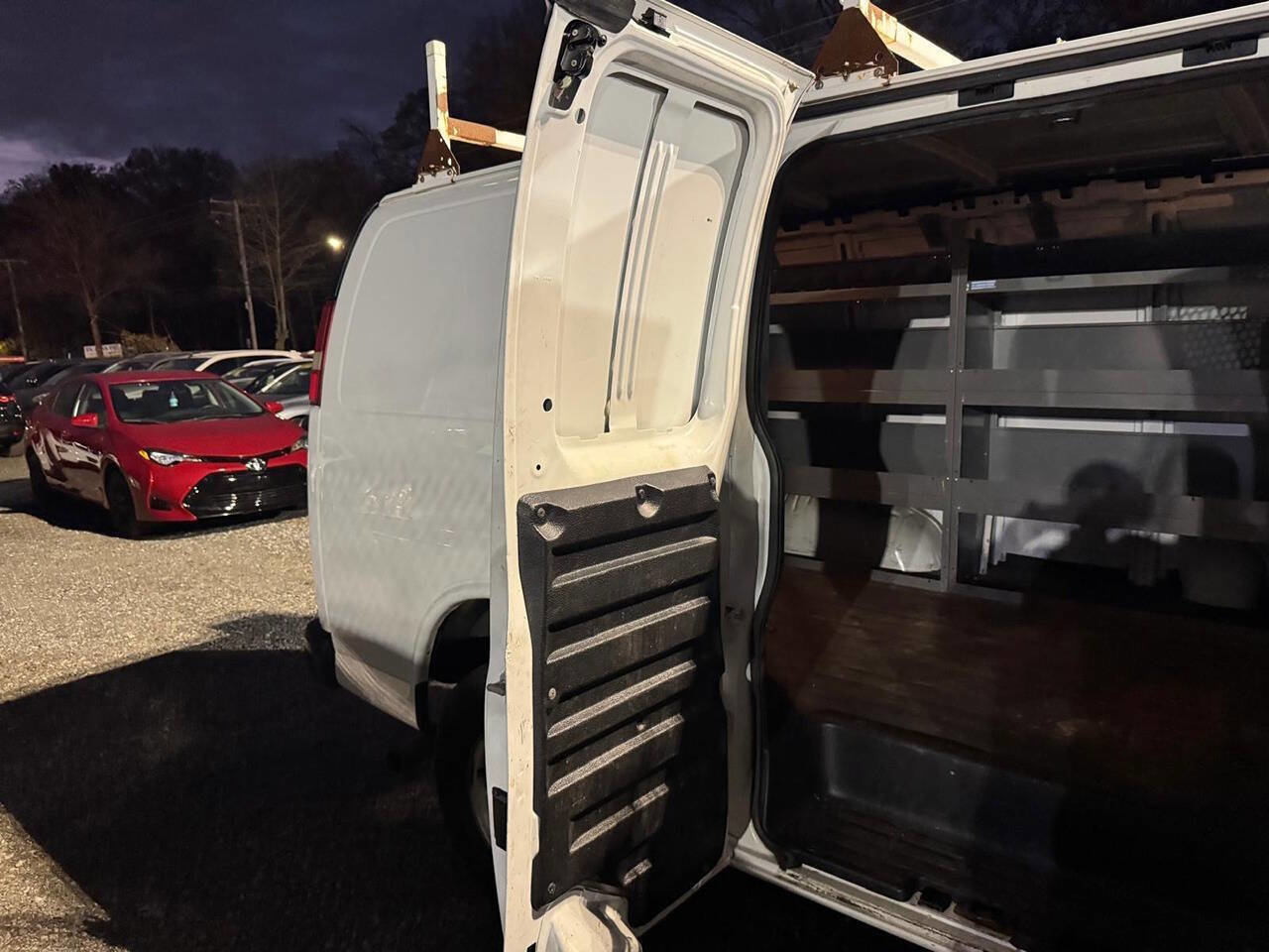 Used 2014 Chevrolet Express 3500 image 7