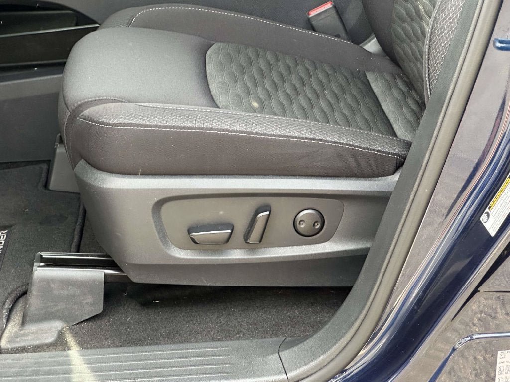Used 2025 Nissan Pathfinder SV AWD/4WD image 16