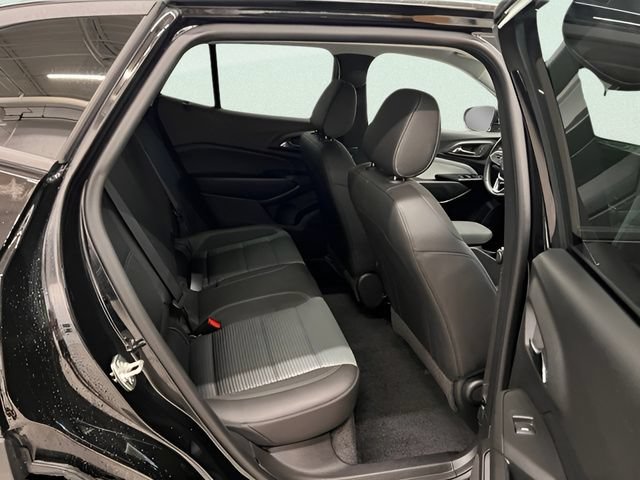 Certified 2025 Chevrolet Trax LT w/ LT Convenience Package FWD image 9
