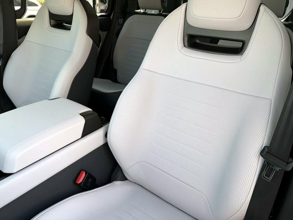 New 2026 Land Rover Defender 110 OCTA image 18