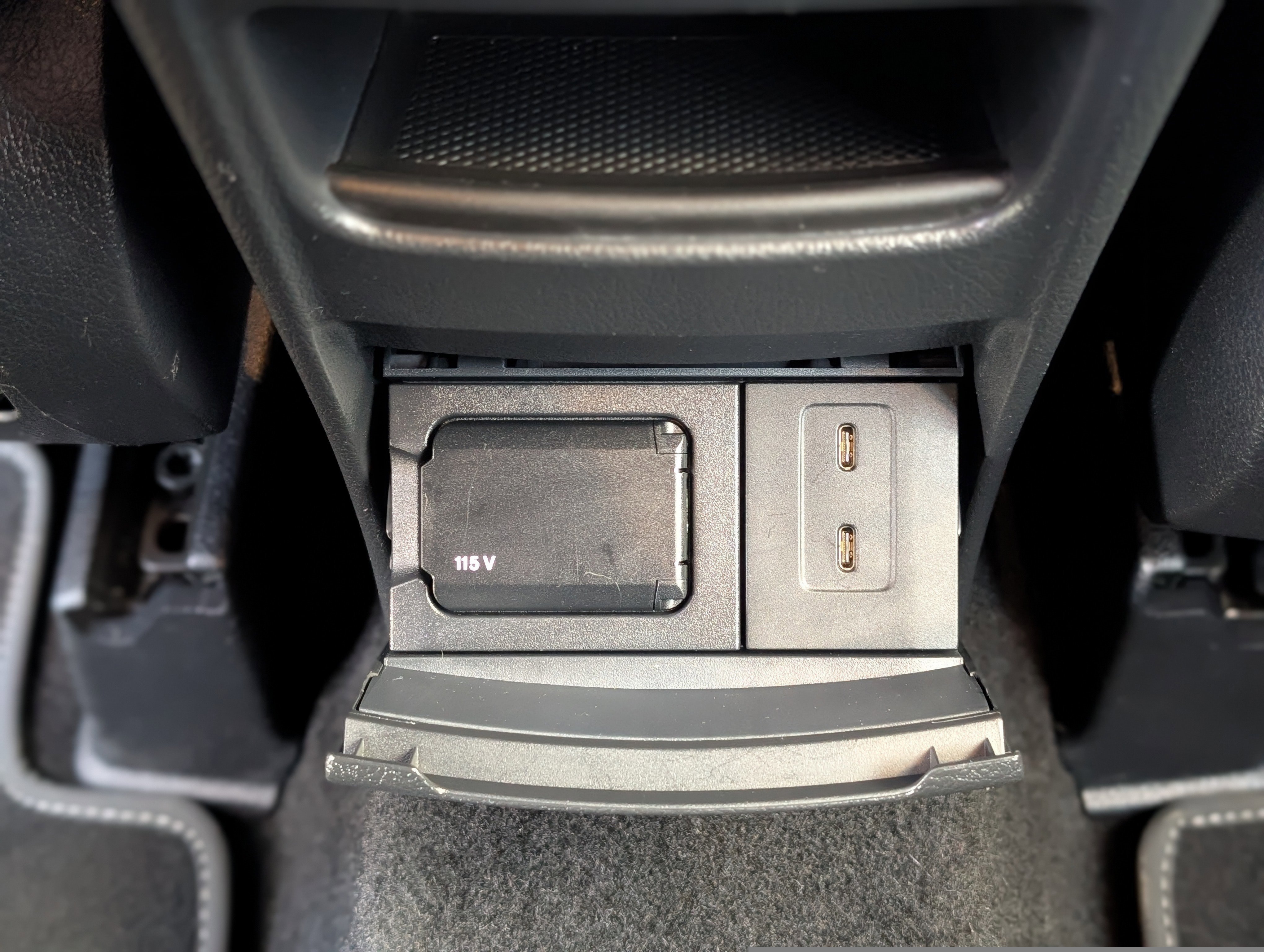 Used 2023 Mercedes-Benz GLB 250 4MATIC image 34