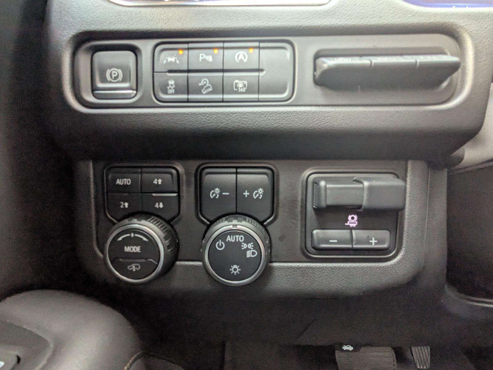 Used 2024 Chevrolet Tahoe High Country image 27